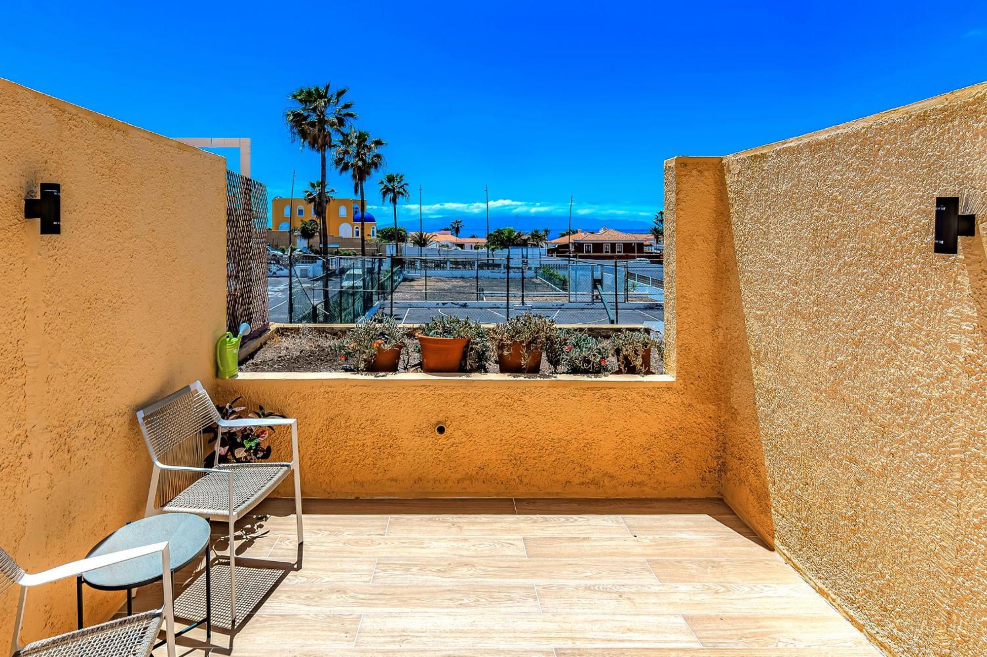 Newly Renovated Studio 2 Min From Playa La Arena Puerto de Santiago  Bagian luar foto